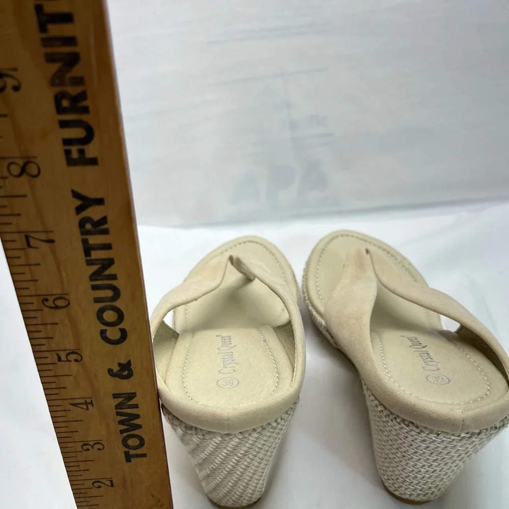 CRYSTAL QUEEN NEW BEIGE WEDGE SANDAL W/WOVEN TRIM SZ‎ 7.5-8 3.5” Wedge heel
